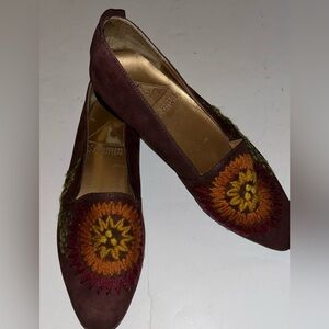 Vintage Art Effects Brown
Embroidered Loafers Size 9N